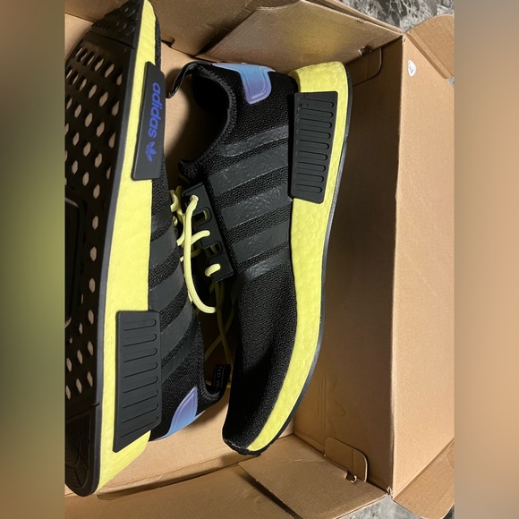 Adidas sneaker mens size 11 New in box - Picture 3 of 6